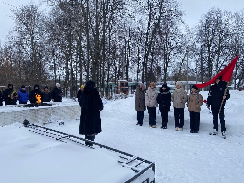 Торжественный митинг «Минувших лет живая память».