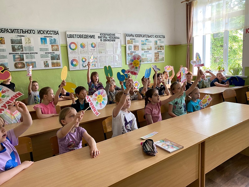 В нашем лагере сегодня день второй..